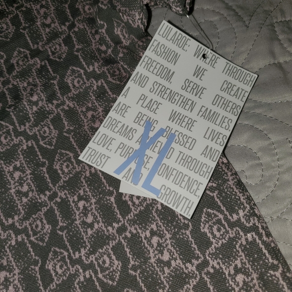 NWT XL LULAROE CLASSIC TEE (GRAY/PINK) - Picture 3 of 5
